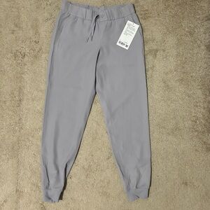 Lulu Lemon On the Fly Grey Woven Joggers Size 6 never worn tags still on